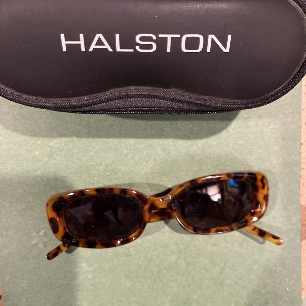 Halston leopard design Sunglasses